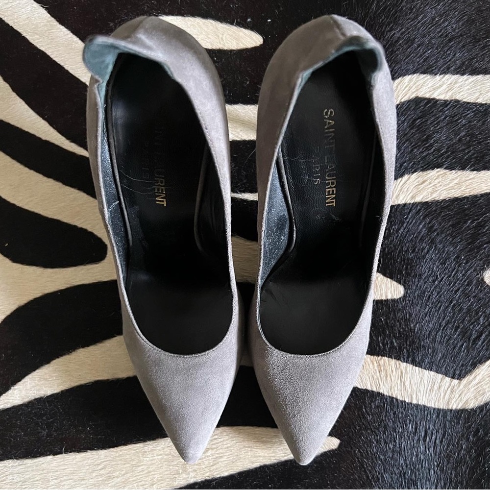 Saint Laurent grey suede classic pumps